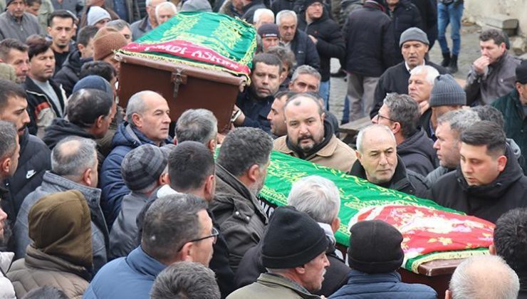 Anne, baba ve oğullarına acı veda… Tabutun üzerindeki örtü herkesi kahretti