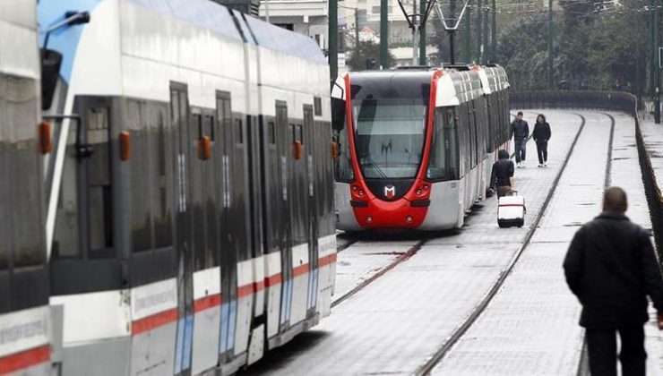 İstanbul’da Galata Köprüsü’ndeki eylem nedeniyle toplu ulaşım seferlerinde düzenleme yapıldı