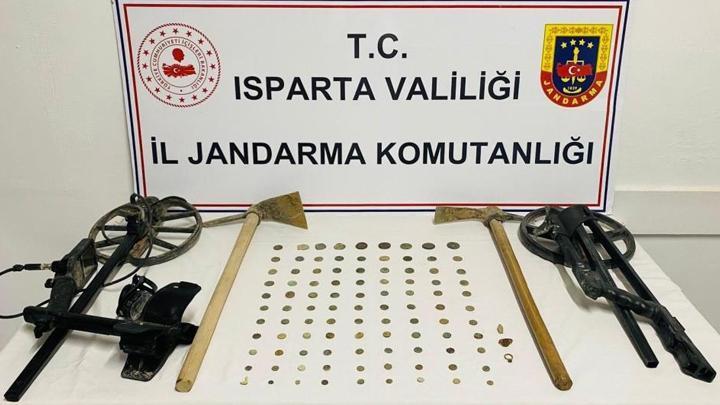 Isparta’da operasyonlarda çok sayıda tarihi eser ele geçirildi