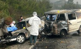 İzmir’de feci kaza! Otomobil alev aldı: 1 kişi hayatını kaybetti, 3 kişi yaralandı