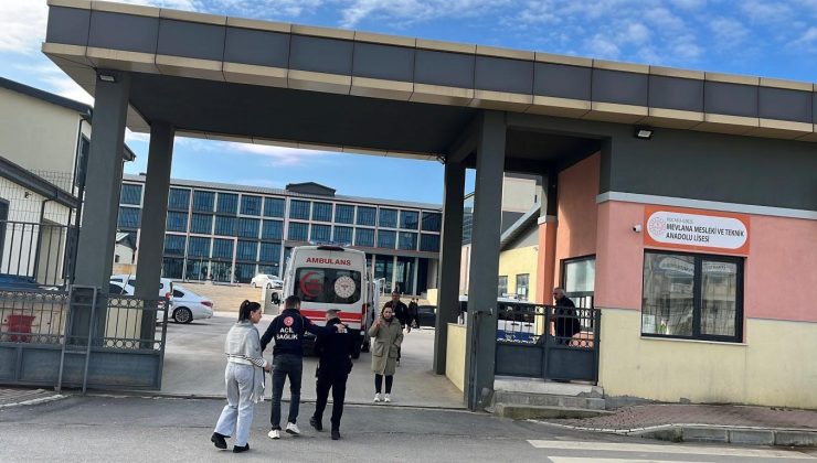 Kocaeli’de okulda dehşet! Tartıştığı sınıf arkadaşı tarafından bıçaklanan liseli yaralandı