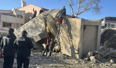 Uşak’ta yıkım sırasında çökme: 1 kişi enkaz altında kaldı